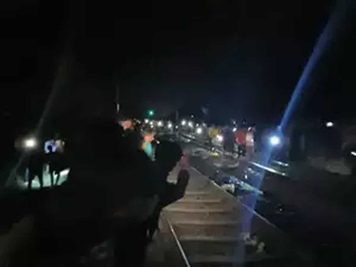 झारखंड के जामताड़ा में ट्रेन से कटकर 12 की मौत, कई घायल